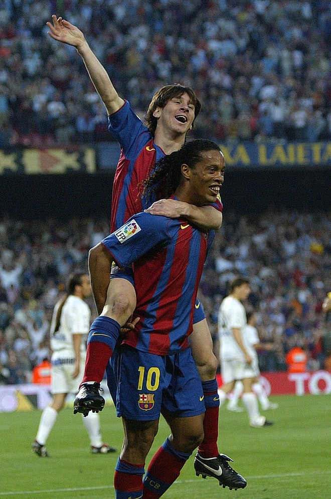 Toàn bộ sự nghiệp vĩ đại của Messi tại Barcelona qua ảnh - Ảnh 6.