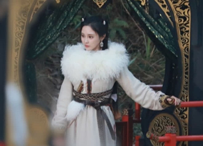 Bành Tiểu Nhiễm bị tố bê nguyên tạo hình Đông Cung sang phim mới, netizen tranh cãi: Miễn đẹp là được - Ảnh 5.