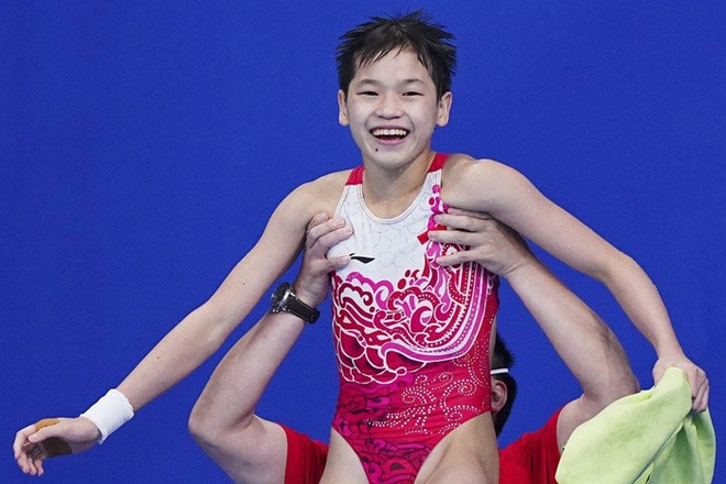 Cộng đồng mạng Trung Quốc phẫn nộ trước bài đăng của báo Úc mô tả nhà vô địch Olympic 14 tuổi vô cảm, lạnh lùng - Ảnh 2.