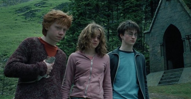 Chiếc bóng bí ẩn lấp ló ở Harry Potter sau 17 năm mới nhìn ra, nghe fan cứng suy luận mới thấy đoàn phim điên rồi? - Ảnh 1.