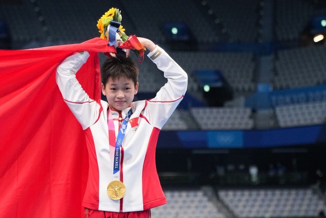 Cộng đồng mạng Trung Quốc phẫn nộ trước bài đăng của báo Úc mô tả nhà vô địch Olympic 14 tuổi vô cảm, lạnh lùng - Ảnh 3.