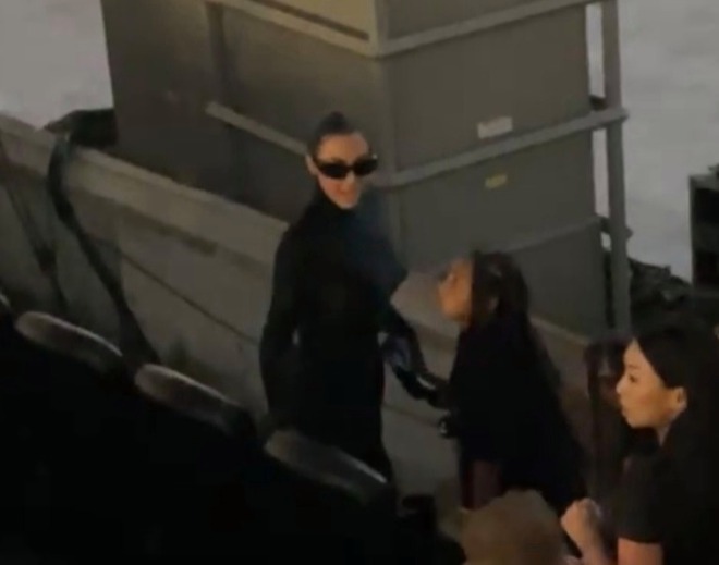 X&ocirc;n xao tin Kim Kardashian v&agrave; Kanye West t&aacute;i hợp sau nửa năm ly h&ocirc;n, n&agrave;ng tận 2 lần l&agrave;m 1 việc đ&aacute;ng nghi n&agrave;y - Ảnh 5.