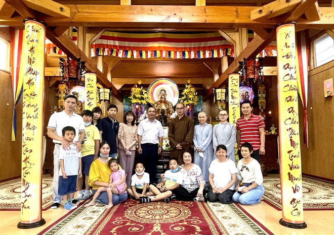 Vụ người Việt bị s&aacute;t hại ở Osaka: Tổng L&atilde;nh sự Việt Nam đến thăm ng&ocirc;i ch&ugrave;a nhận lo hậu sự cho nạn nh&acirc;n - Ảnh 1.