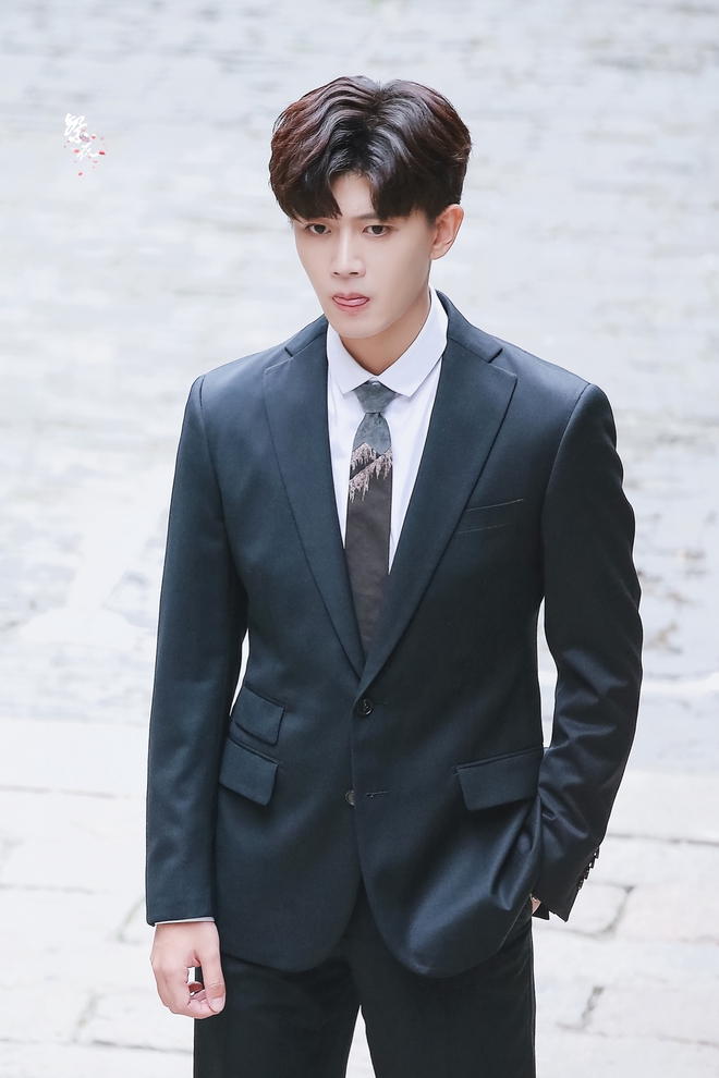 Nhậm Gia Lu&acirc;n lần đầu khoe visual tổng t&agrave;i ở hậu truyện Trường An Như Cố, cơ m&agrave; băm n&aacute;t nguy&ecirc;n t&aacute;c mất rồi? - Ảnh 2.