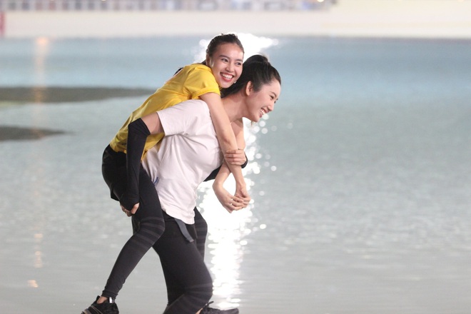Hậu trường d&agrave;n cast Running Man Việt tại H&agrave;n: Thu&yacute; Ng&acirc;n diện &Aacute;o d&agrave;i visual đỉnh ch&oacute;p b&ecirc;n d&agrave;n mỹ nam, c&ograve;n cực m&ugrave;i mẫn với Lan Ngọc - Ảnh 3.