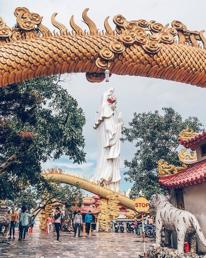 Who said Binh Duong only has Dai Nam, the second hometown of a 50-year-old female streamer, and also owns countless "hot-honored" tourist attractions.  - Photo 16.