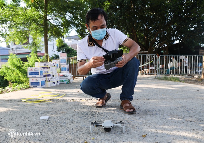 Ảnh: Cận cảnh địa phương đầu tiên tại Hà Nội sử dụng flycam giám sát người dân tại khu vực phong toả - Ảnh 2.