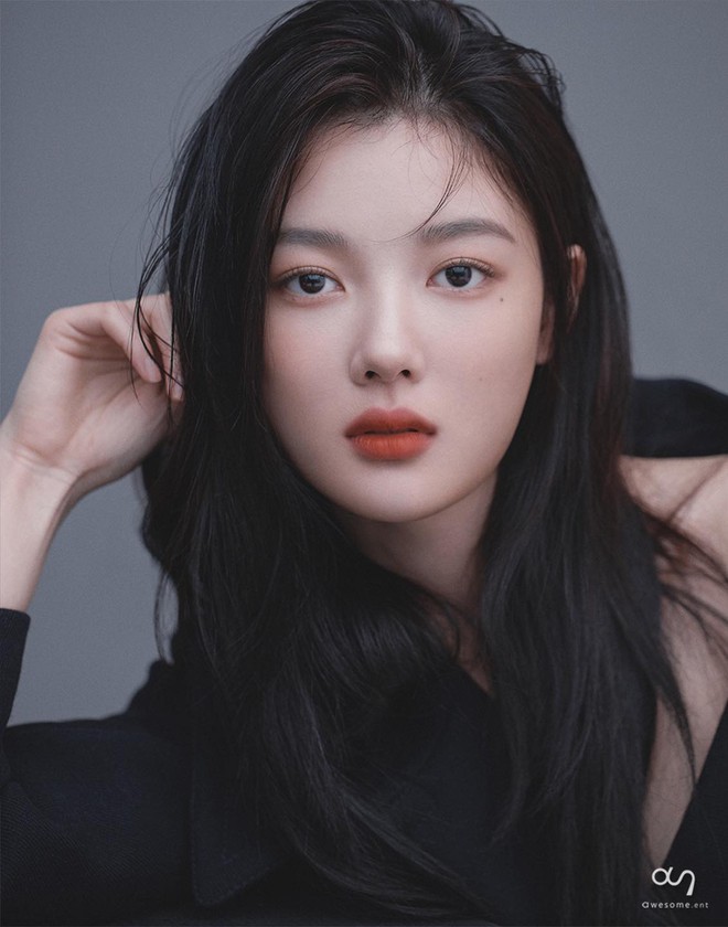 Bom tấn cổ trang vừa ra mắt tập 2, b&eacute; đẹp Kim Yoo Jung đ&atilde; chốt đơn si&ecirc;u phẩm mới, chăm chỉ qu&aacute; đi th&ocirc;i! - Ảnh 2.
