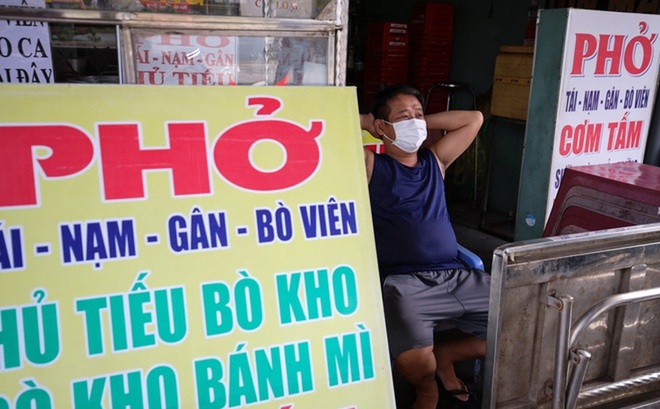 Đồ ăn uống được b&aacute;n mang về ở TP.HCM: Một t&ocirc; phở 120 ngh&igrave;n chưa gồm ph&iacute; ship th&igrave; ai d&aacute;m mua - Ảnh 1.