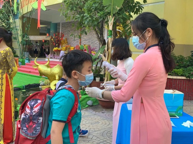 TP.HCM ra th&ocirc;ng b&aacute;o khẩn về c&aacute;c khoản thu trong năm học mới - Ảnh 1.