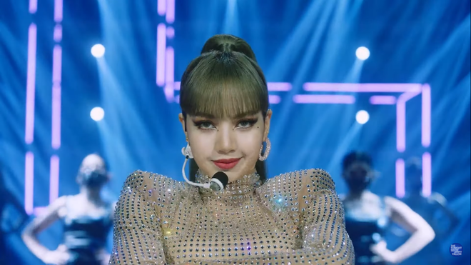 Clip Lisa lần đầu diễn hit solo trên show Mỹ: Thần thái đẳng cấp, nhảy hùng hục còn tóc mái ra sao? - Ảnh 8.