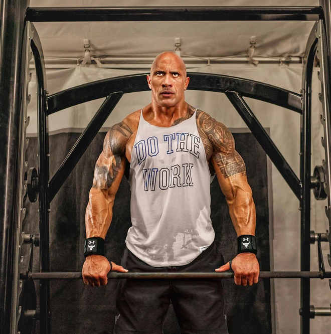 The Rock chia sẻ bí quyết giúp tập gym đến năm 49 tuổi vẫn không chán, vô tình tiết lộ luôn số tiền cực ít ỏi sở hữu thời trẻ - Ảnh 2.