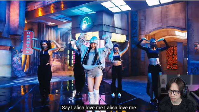 ViruSs h&aacute; hốc, nổi da g&agrave; khi xem MV mới của Lisa, phần nhạc g&acirc;y tranh c&atilde;i lớn nhưng nam streamer nhận x&eacute;t thế n&agrave;o? - Ảnh 5.
