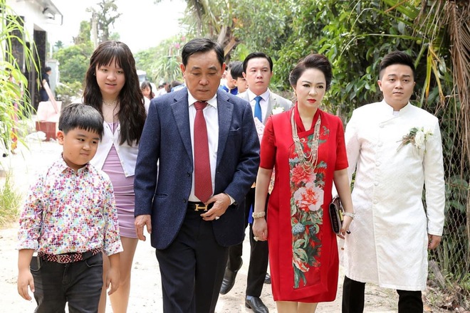 Nhan sắc tuổi 15 của ái nữ bà trùm khu du lịch Đại Nam: Lột xác nhờ giảm cân, khí chất cô chủ ngút trời! - Ảnh 2. Nhan sắc tuổi 15 của ái nữ bà trùm khu du lịch Đại Nam: Lột xác nhờ giảm cân, khí chất cô chủ ngút trời! - Ảnh 2.