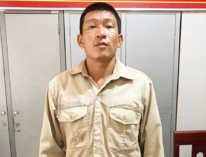 Mang điện thoại ăn cướp đến cửa h&agrave;ng nhờ bẻ mật khẩu, g&atilde; đ&agrave;n &ocirc;ng bị bắt tại trận - Ảnh 2.
