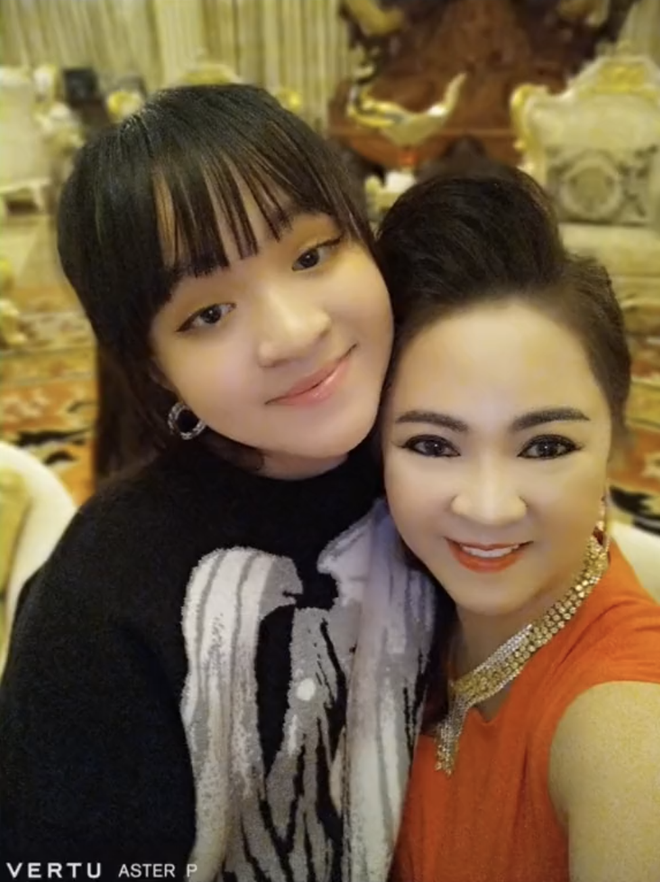 Nhan sắc tuổi 15 của ái nữ bà trùm khu du lịch Đại Nam: Lột xác nhờ giảm cân, khí chất cô chủ ngút trời! - Ảnh 5. Nhan sắc tuổi 15 của ái nữ bà trùm khu du lịch Đại Nam: Lột xác nhờ giảm cân, khí chất cô chủ ngút trời! - Ảnh 5.