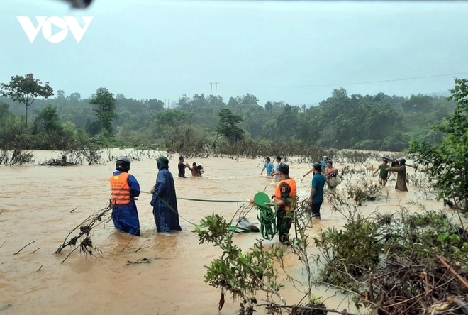 Thừa Thiên Huế: Chưa liên lạc được với 12 người đi rừng ở huyện Nam Đông - Ảnh 1.
