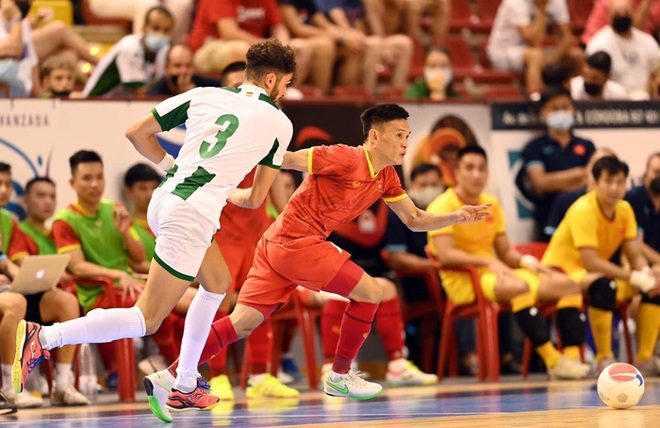 Cầu thủ futsal Việt Nam đá World Cup để lo cho cha chữa bệnh hiểm nghèo - Ảnh 1.