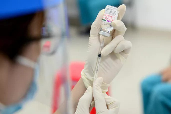 C&oacute; thể r&uacute;t ngắn khoảng c&aacute;ch giữa 2 mũi ti&ecirc;m vắc-xin AstraZeneca xuống 4 tuần - Ảnh 1.