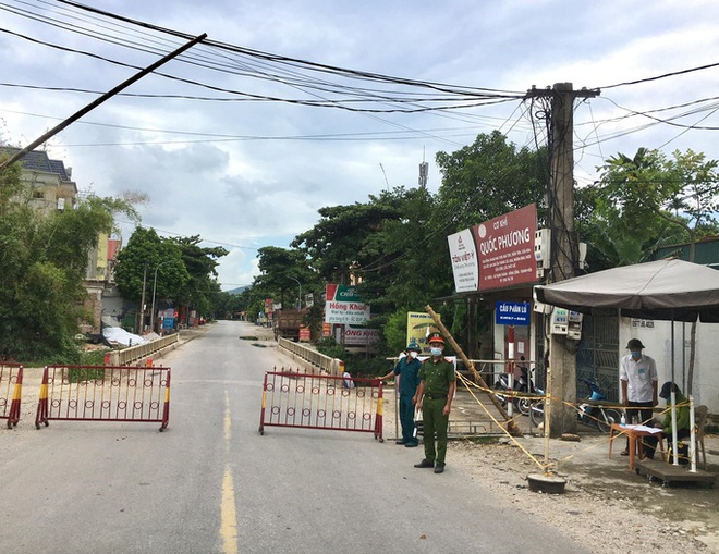 41 c&ocirc;, tr&ograve; phải đi c&aacute;ch ly tập trung khi học sinh lớp 2 mắc Covid-19 - Ảnh 2.
