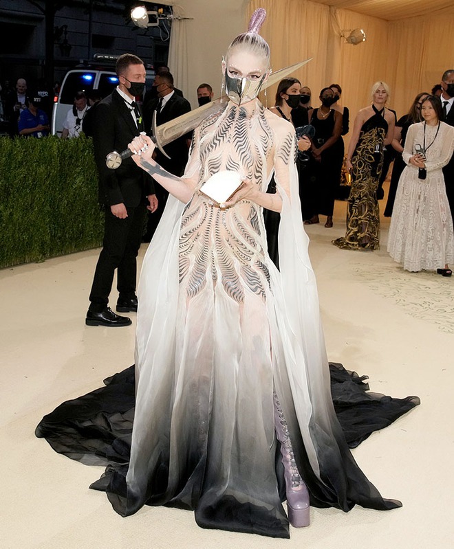 iris-van-herpen-3-1631633133418572264567.jpeg