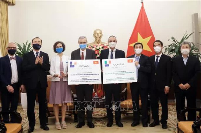Pháp và Ý tặng Việt Nam gần 1,5 triệu liều vắc-xin ngừa Covid-19 - Ảnh 1.