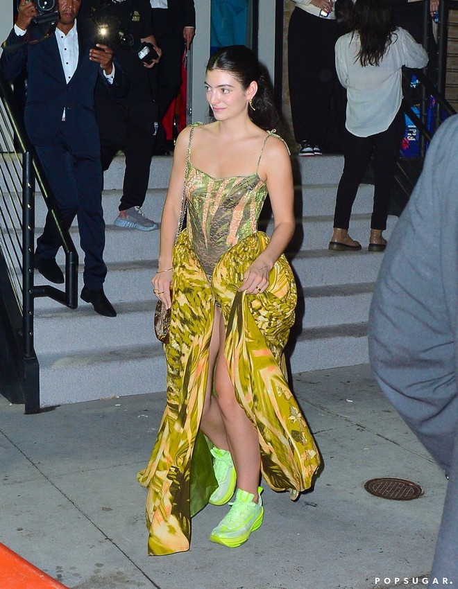 lorde-at-2021-met-gala-after-party-16316686875391682957011.jpg
