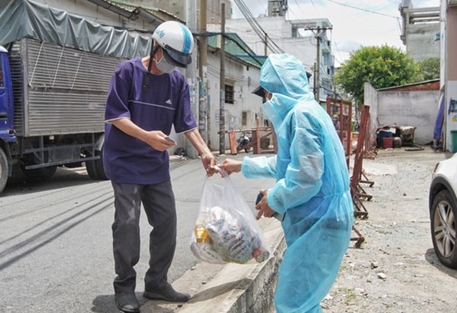 TP.HCM: Đề xuất hỗ trợ hơn 7,5 triệu người khó khăn sau ngày 15-9 - Ảnh 1.