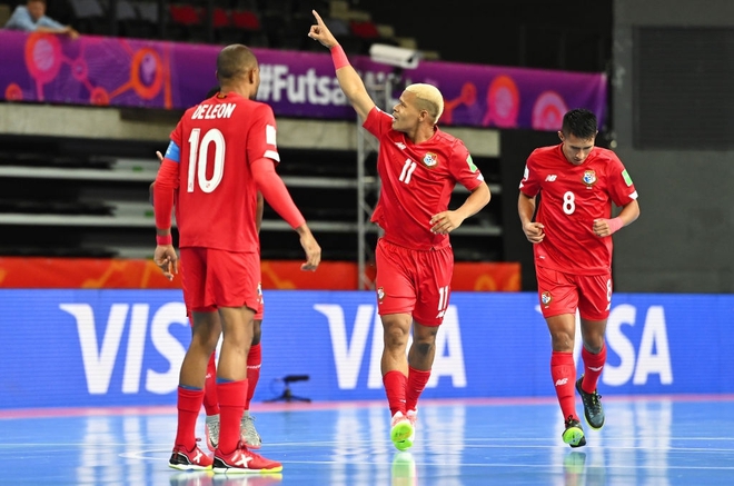 Tuyệt vời!! Đội tuyển futsal Việt Nam nghẹt thở vượt qua Panama tại World Cup, tiến gần tới tấm vé đi tiếp - Ảnh 12.