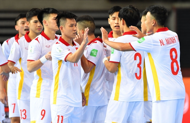 Tuyệt vời!! Đội tuyển futsal Việt Nam nghẹt thở vượt qua Panama tại World Cup, tiến gần tới tấm vé đi tiếp - Ảnh 4.