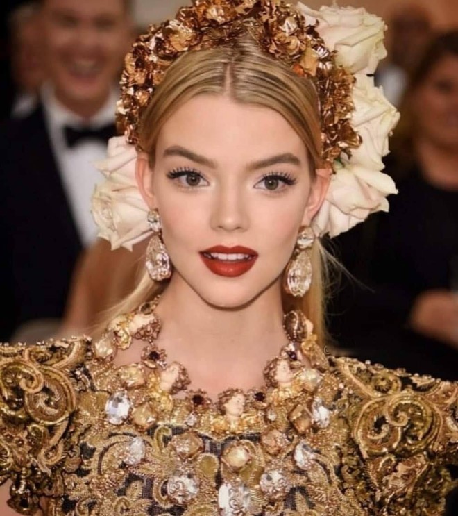 Có 1 mỹ nhân dự lần đầu đã đại náo Met Gala 2018 với nhan sắc kiêu kỳ tựa nữ thần: Thế này sao mãi mới nổi tiếng thế nhỉ? - Ảnh 6.