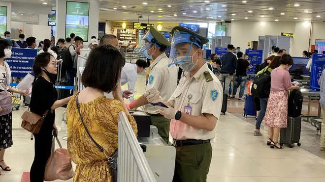 Quy định mới về những vật phẩm h&agrave;nh kh&aacute;ch bị hạn chế mang l&ecirc;n m&aacute;y bay - Ảnh 1.
