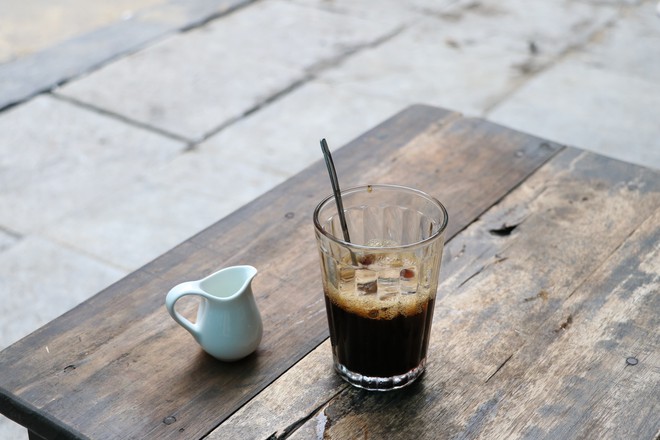 Giãn cách xã hội ở Việt Nam khiến giá cà phê thế giới tăng cao - Ảnh 1.