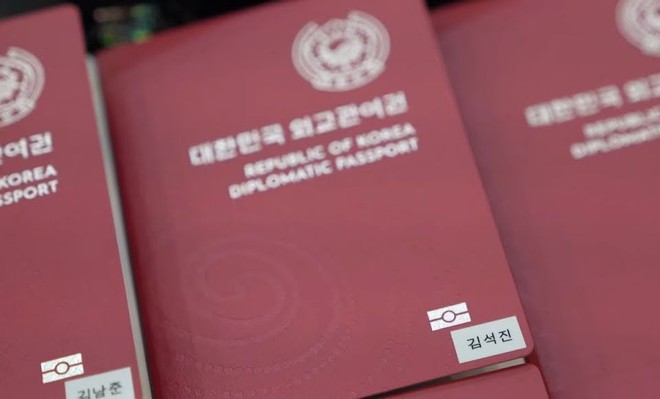 Những đặc quyền khủng BTS nhận được khi có hộ chiếu ngoại giao - Ảnh 2.