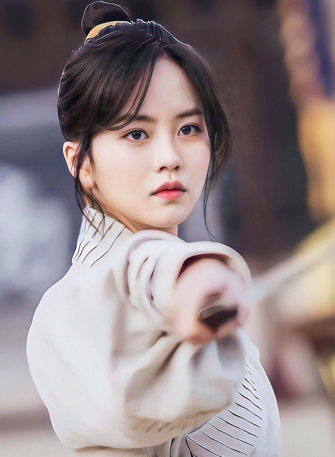 Trận chiến gần 10 năm không dứt trên màn ảnh Hàn: Chọn ai giữa Kim Yoo Jung và Kim So Hyun? - Ảnh 11.