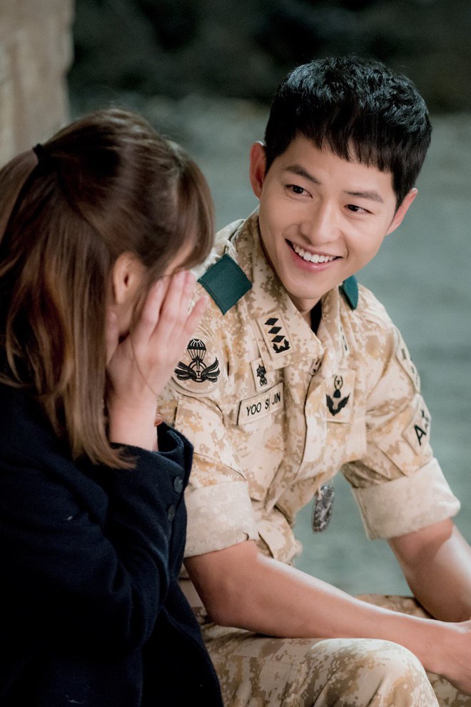 Chào tuổi mới Song Joong Ki với loạt tạo hình phim đẹp đến lịm người: Vincenzo hay anh đại úy mới là chân ái? - Ảnh 6.