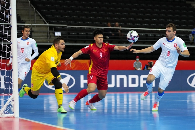 Quả cảm cầm hòa đội bóng hàng đầu thế giới, tuyển futsal Việt Nam hiên ngang vào vòng 1/8 World Cup 2021 - Ảnh 11.