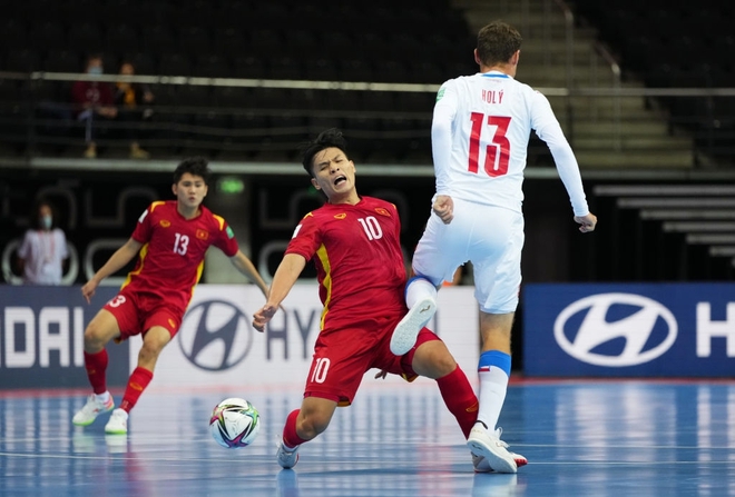 Quả cảm cầm hòa đội bóng hàng đầu thế giới, tuyển futsal Việt Nam hiên ngang vào vòng 1/8 World Cup 2021 - Ảnh 7.