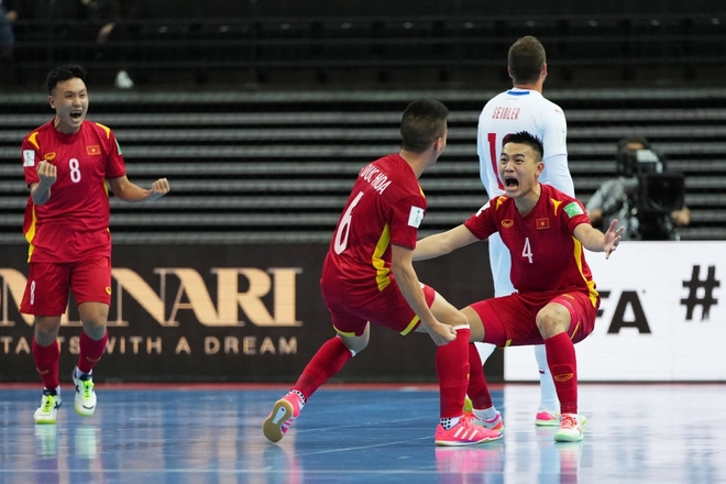 Quả cảm cầm hòa đội bóng hàng đầu thế giới, tuyển futsal Việt Nam hiên ngang vào vòng 1/8 World Cup 2021 - Ảnh 3.