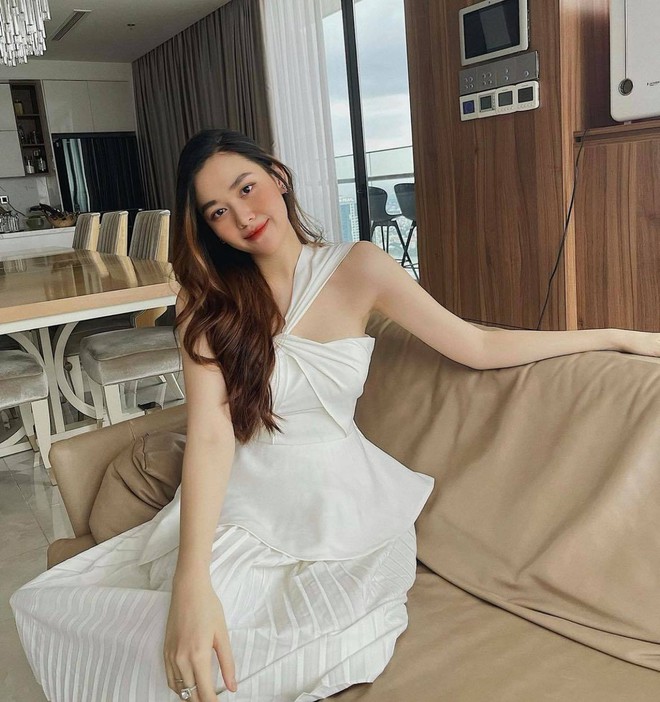 Tường San lần đầu lộ diện sau khi sinh con đầu lòng, nhan sắc mẹ bỉm quá đáng gờm - Ảnh 2.