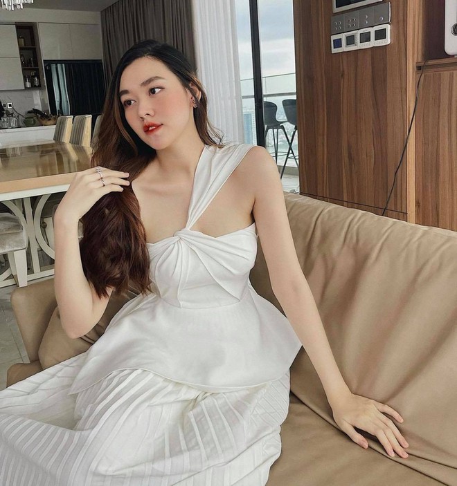Tường San lần đầu lộ diện sau khi sinh con đầu lòng, nhan sắc mẹ bỉm quá đáng gờm - Ảnh 3.