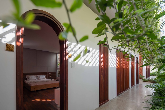 Nhà 320m2 ở Tây Nguyên với vibe thư thái an yên quá đỗi, mê nhất là khu giếng trời đẹp như resort - Ảnh 14. Nhà 320m2 ở Tây Nguyên với vibe thư thái an yên quá đỗi, mê nhất là khu giếng trời đẹp như resort - Ảnh 14.