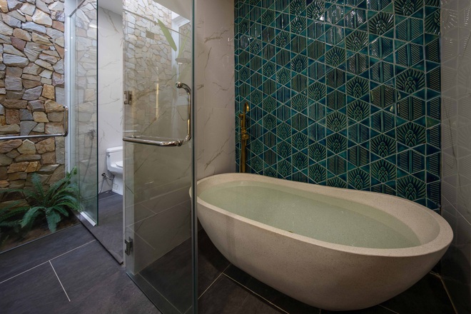 Nhà 320m2 ở Tây Nguyên với vibe thư thái an yên quá đỗi, mê nhất là khu giếng trời đẹp như resort - Ảnh 22. Nhà 320m2 ở Tây Nguyên với vibe thư thái an yên quá đỗi, mê nhất là khu giếng trời đẹp như resort - Ảnh 22.