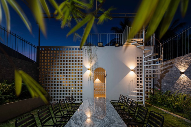 Nhà 320m2 ở Tây Nguyên với vibe thư thái an yên quá đỗi, mê nhất là khu giếng trời đẹp như resort - Ảnh 27. Nhà 320m2 ở Tây Nguyên với vibe thư thái an yên quá đỗi, mê nhất là khu giếng trời đẹp như resort - Ảnh 27.
