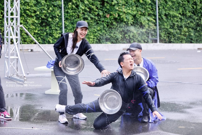 4 khoảnh khắc tẽn tò của Trường Giang ở Running Man: Thánh tay thối phá game, bị đàn em chặt chém đến cứng họng - Ảnh 4.