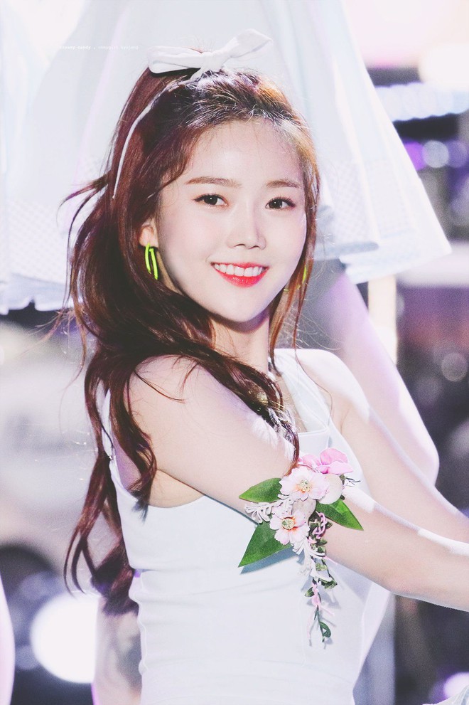 Chưa ra mắt, 1 nữ thực tập sinh đã được Knet khó tính gọi là nữ thần Kpop thế hệ Gen Z, nhìn 3 bức ảnh hiếm hoi là đủ hiểu - Ảnh 7. Chưa ra mắt, 1 nữ thực tập sinh đã được Knet khó tính gọi là nữ thần Kpop thế hệ Gen Z, nhìn 3 bức ảnh hiếm hoi là đủ hiểu - Ảnh 7.