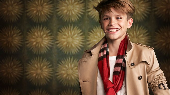 2 lần Romeo Beckham làm mẫu khuấy đảo MXH: 11 tuổi đã hóa mẫu nhí đầy khí chất cho nhà mốt lớn, 19 tuổi lột xác thành soái ca sexy - Ảnh 3.