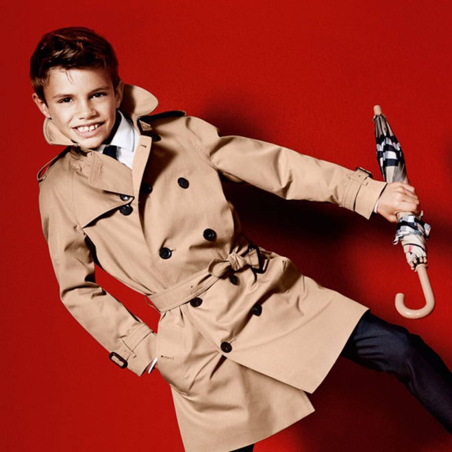 2 lần Romeo Beckham làm mẫu khuấy đảo MXH: 11 tuổi đã hóa mẫu nhí đầy khí chất cho nhà mốt lớn, 19 tuổi lột xác thành soái ca sexy - Ảnh 8.