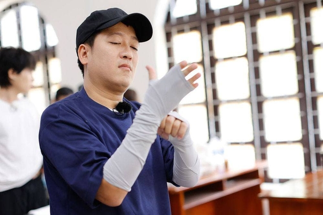 4 khoảnh khắc tẽn tò của Trường Giang ở Running Man: Thánh tay thối phá game, bị đàn em chặt chém đến cứng họng - Ảnh 1.