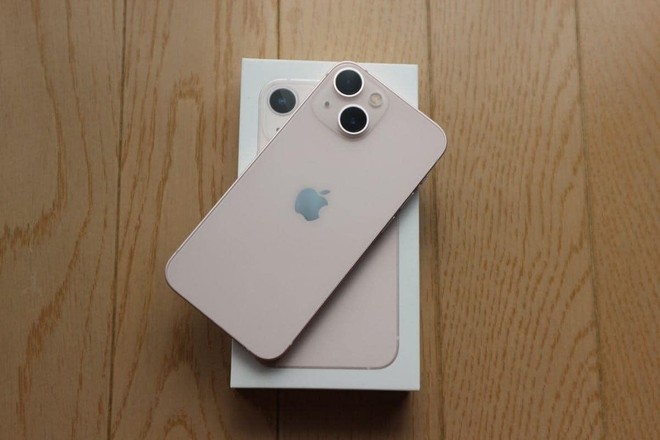 Ngập tràn ảnh iPhone 13 màu hồng trong ngày đầu mở bán, hội chị em quay xe khen tới tấp? - Ảnh 2.